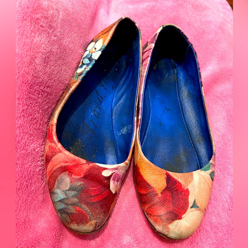 Fluevog floral flats size 8.5
